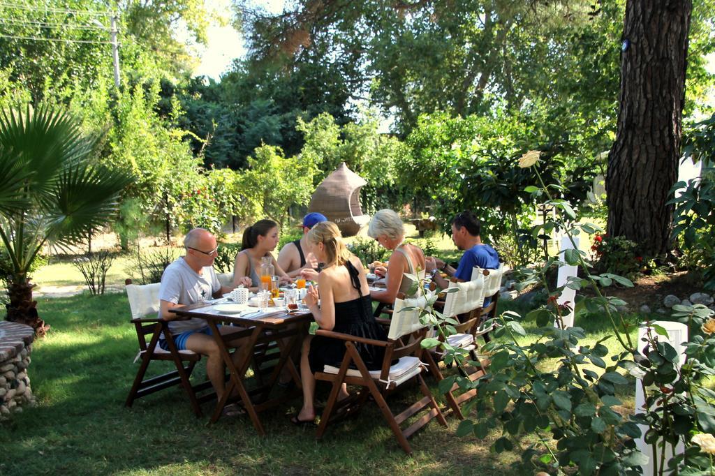 Defne Pension Cirali Bagian luar foto